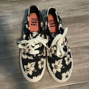 Black and white hibiscus billabong shoes
